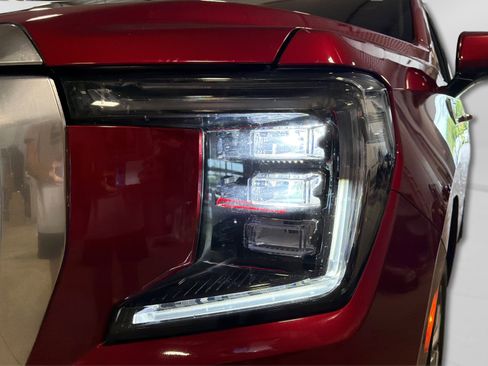 Used 2023 GMC Yukon XL Denali AWD/4WD image 13