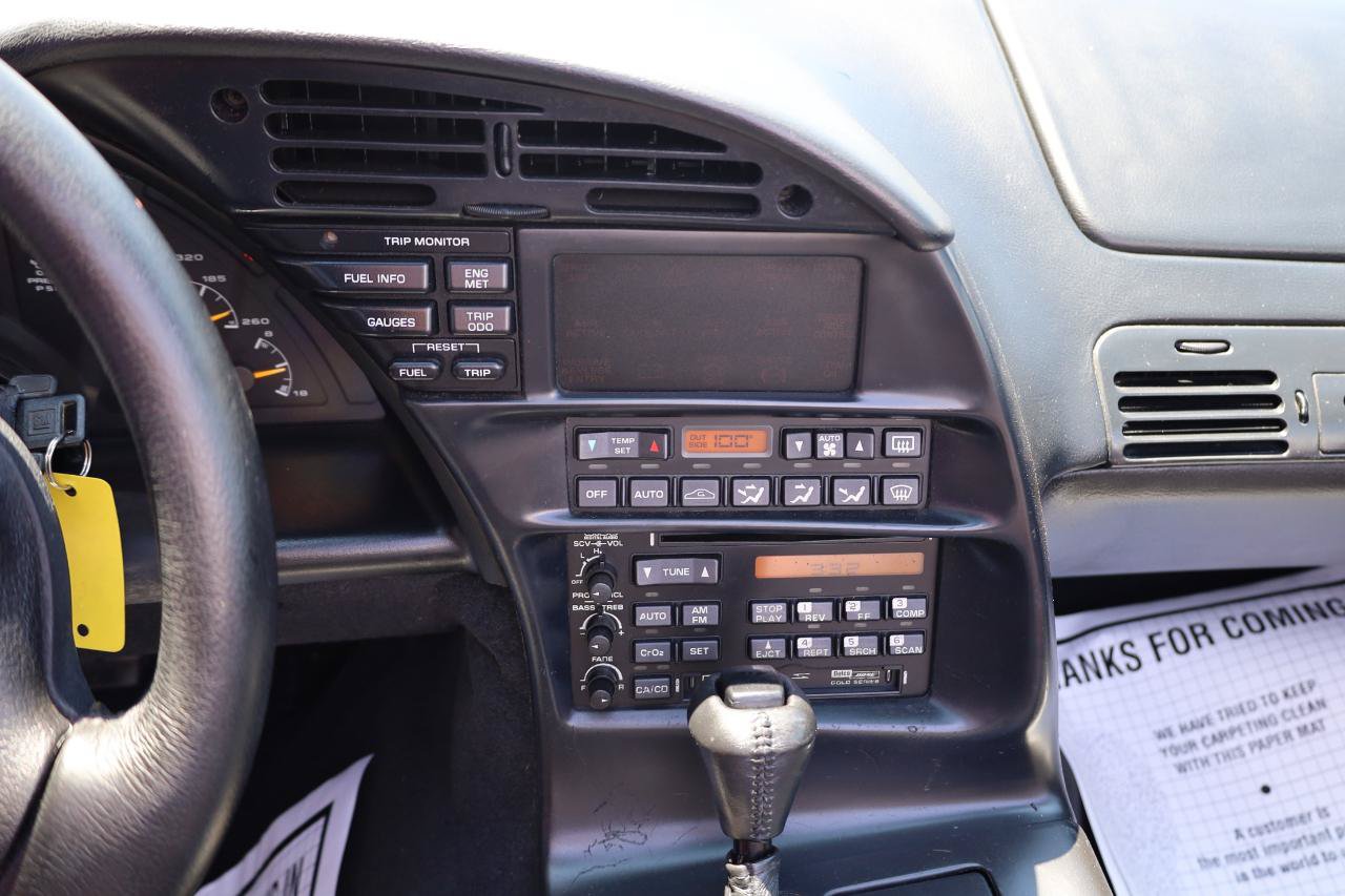Used 1995 Chevrolet Corvette Convertible RWD image 12