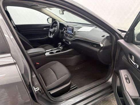 Used 2024 Nissan Altima 2.5 SV FWD image 14