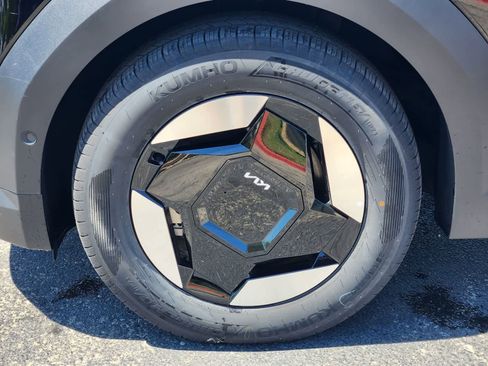 New 2026 Kia EV9 Wind AWD/4WD image 9