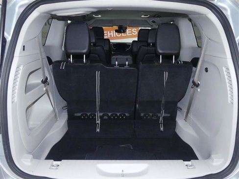 Used 2024 Chrysler Pacifica Touring-L FWD image 31