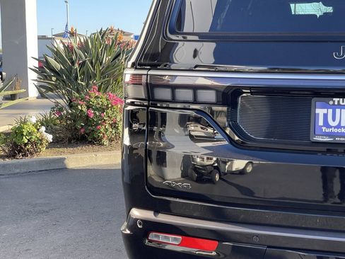 New 2026 Jeep Grand Wagoneer L 4WD w/ HD Trailer Tow Package image 14