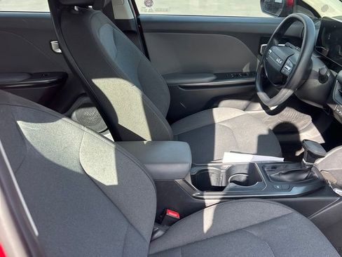 Used 2025 Kia K4 LXS image 12