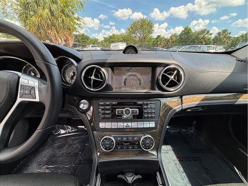 Used 2013 Mercedes-Benz SL 550 image 10