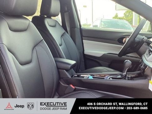 New 2025 Jeep Compass Limited w/ Sun & Sound Group image 18