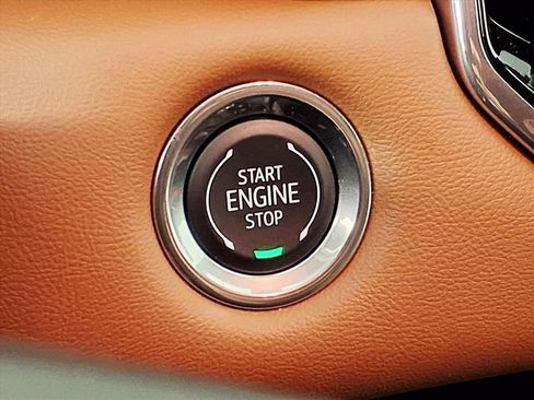 Used 2025 GMC Canyon AT4 image 4