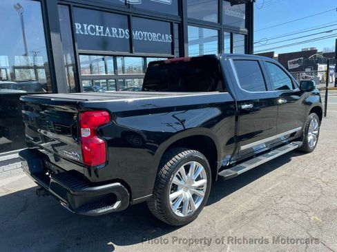 Used 2024 Chevrolet Silverado 1500 High Country w/ High Country Premium Package image 3