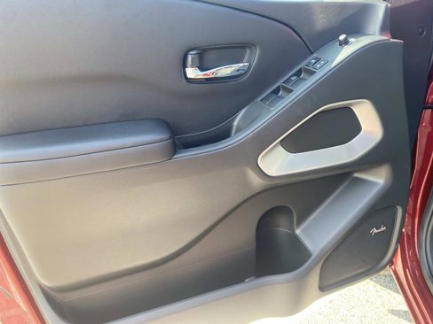 Used 2025 Nissan Frontier SV w/ SV Convenience Package image 11