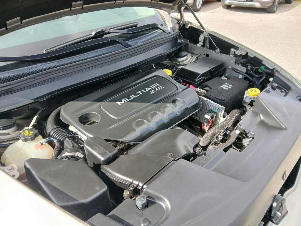 Used 2017 Jeep Cherokee Latitude FWD image 19