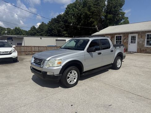 Used 2010 Ford Explorer Sport Trac XLT RWD image 3