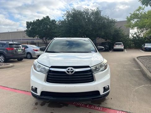 Used 2015 Toyota Highlander XLE FWD image 2