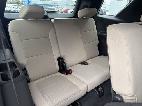 Used 2023 Chevrolet Traverse LS AWD/4WD image 18