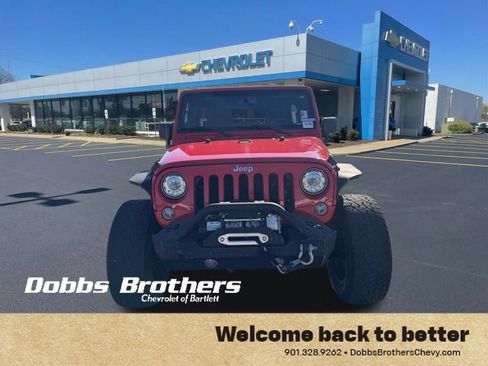 Used 2017 Jeep Wrangler Unlimited Rubicon w/ Connectivity Group AWD/4WD image 2