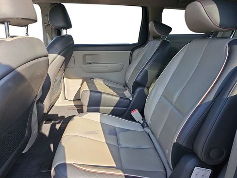 Used 2016 Kia Sedona LX w/ LX Essentials Premium Package FWD image 14