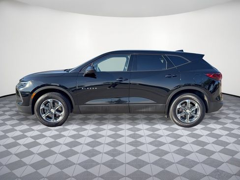 Certified 2025 Chevrolet Blazer LT FWD image 2