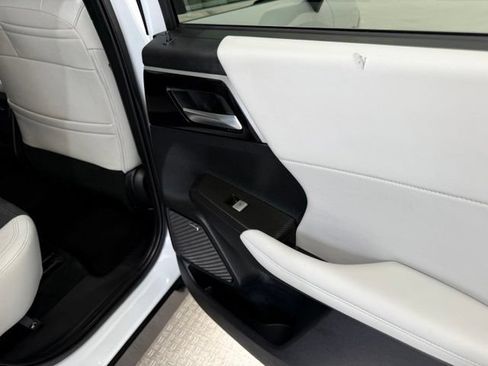 Used 2025 Mitsubishi Outlander SE AWD/4WD image 29
