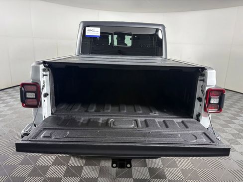 Used 2020 Jeep Gladiator Overland AWD/4WD image 30