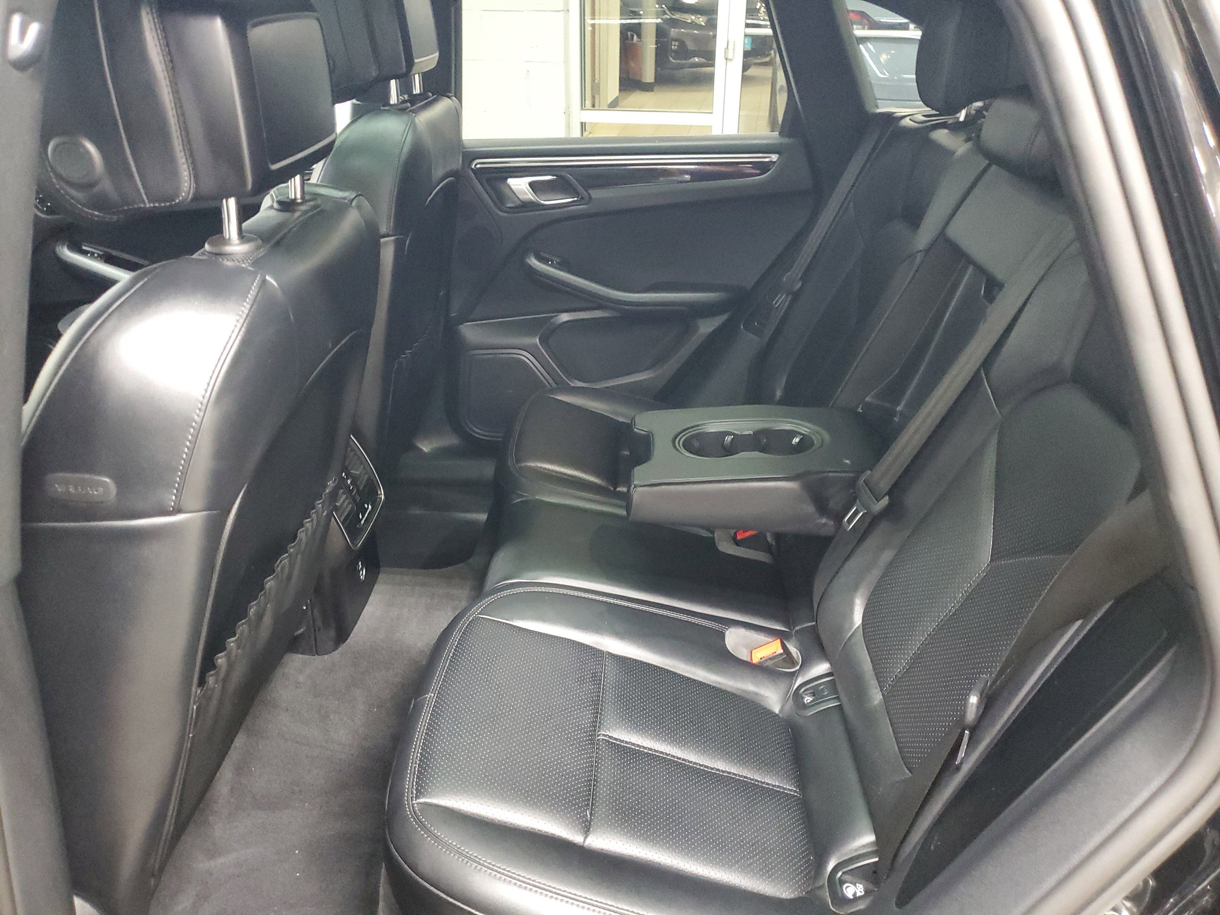 Used 2025 Porsche Macan AWD/4WD image 10
