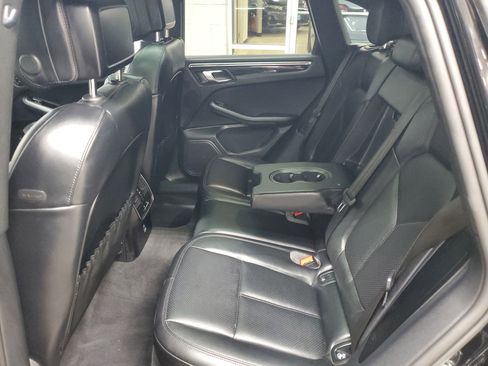 Used 2025 Porsche Macan AWD/4WD image 10