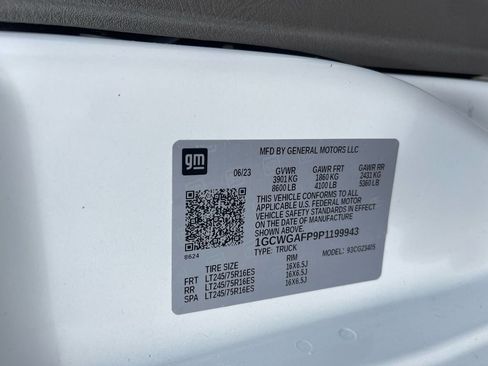 Used 2023 Chevrolet Express 2500 w/ Driver Convenience Package image 30