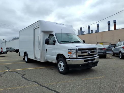 New 2027 Ford E-450 and Econoline 450 Super Duty w/ Power Equipment Group image 3