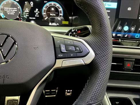 New 2026 Volkswagen Tiguan SE R-Line image 18