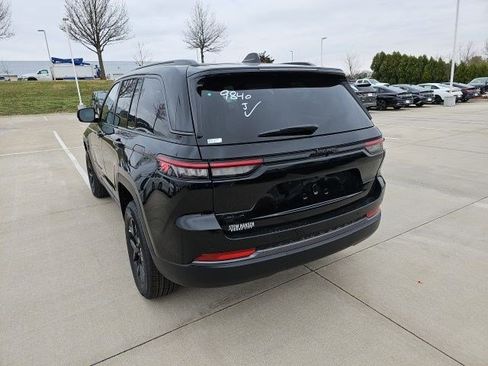 New 2026 Jeep Grand Cherokee Altitude AWD/4WD image 3