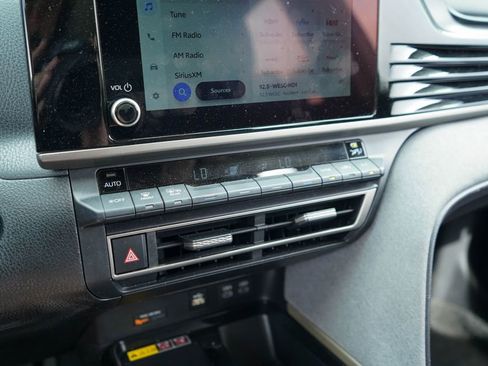 Used 2025 Toyota Camry LE w/ Convenience Package image 23