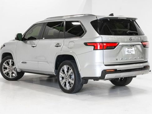 Used 2025 Toyota Sequoia Capstone AWD/4WD image 35