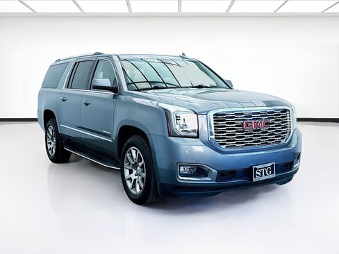 Used 2020 GMC Yukon XL Denali RWD image 3
