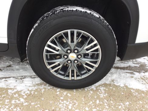 Used 2024 Chevrolet Traverse LT w/ Trailering Package image 5