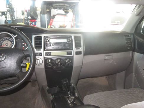 Used 2004 Toyota 4Runner 4WD image 38