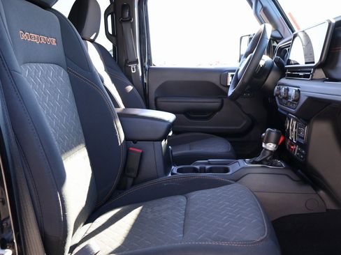 Used 2024 Jeep Gladiator Mojave w/ Technology Group image 9