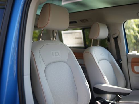 New 2025 Volkswagen ID. Buzz Pro S Plus image 21