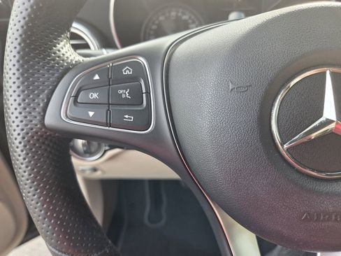 Used 2018 Mercedes-Benz GLC 300 4MATIC image 28