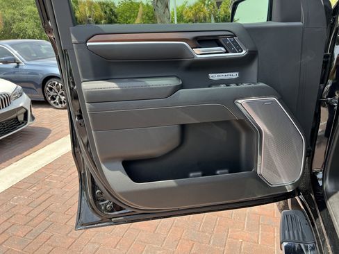 Used 2025 GMC Sierra 1500 Denali image 14