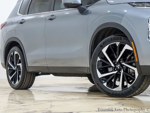 Used 2023 Mitsubishi Outlander SE AWD/4WD image 4