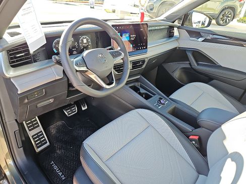 New 2026 Volkswagen Tiguan SE R-Line image 11
