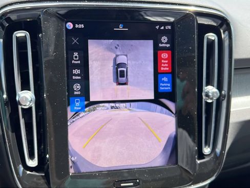 New 2026 Volvo XC40 B5 Plus w/ Climate Package AWD/4WD image 16