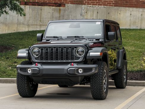 Used 2026 Jeep Wrangler Unlimited Rubicon AWD/4WD image 7