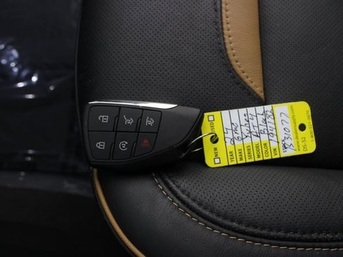 Used 2024 GMC Yukon AT4 w/ AT4 Premium Package image 8