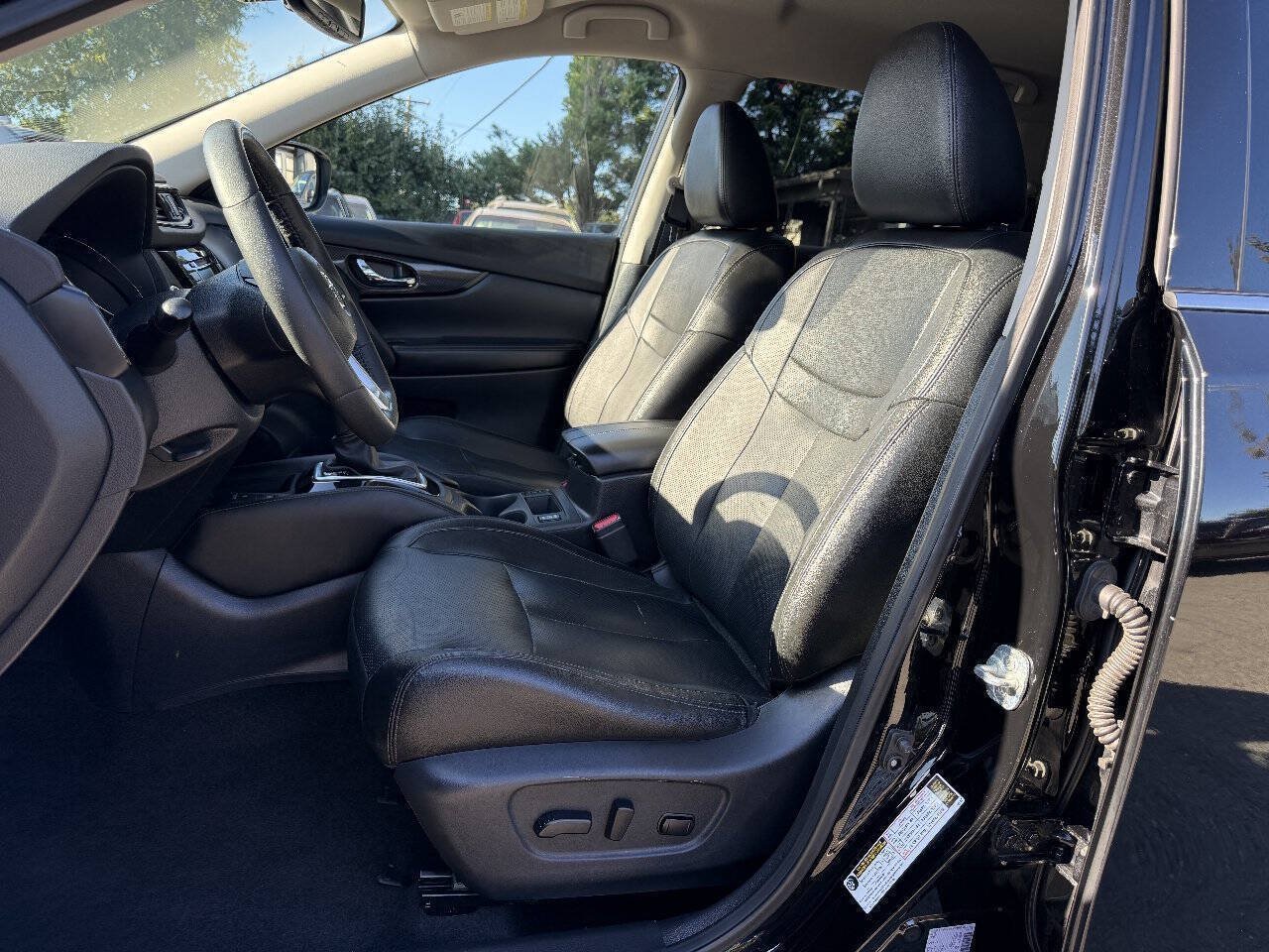 Used 2019 Nissan Rogue SL AWD/4WD image 9
