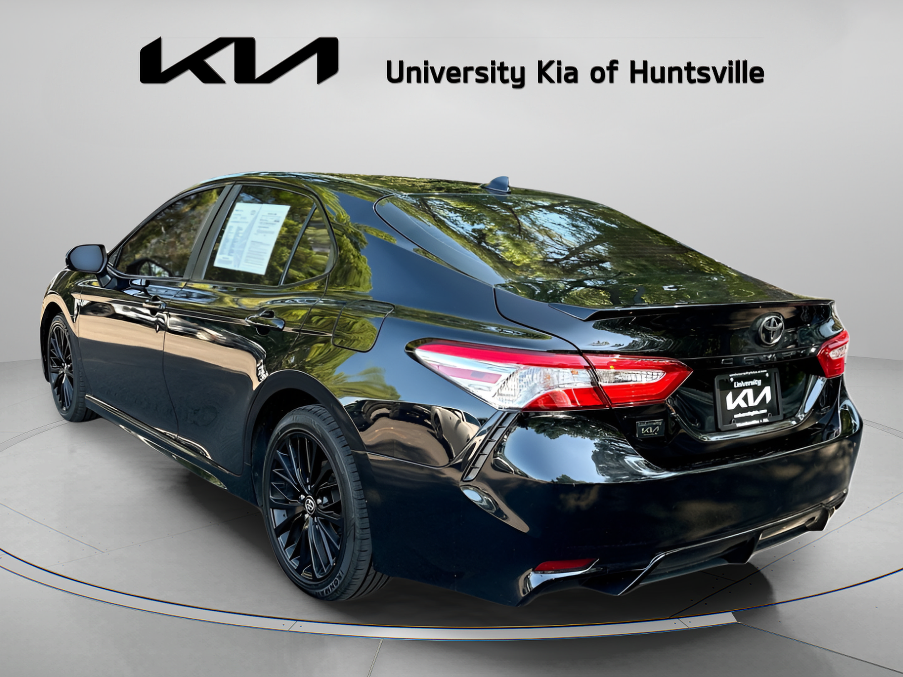 Used 2020 Toyota Camry SE FWD image 7