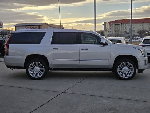 Used 2018 Cadillac Escalade ESV Platinum AWD/4WD image 49