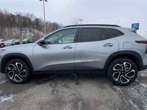 Used 2024 Chevrolet Trax RS w/ Driver Confidence Package image 5