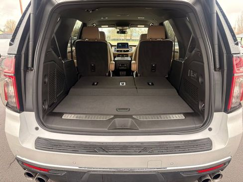 Used 2024 Chevrolet Tahoe Premier AWD/4WD image 7