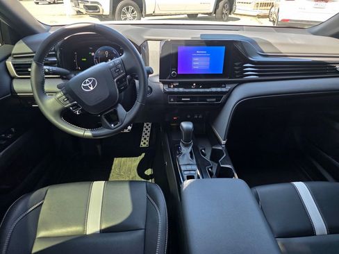 Used 2025 Toyota Camry SE FWD image 17