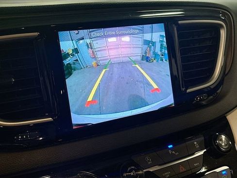 Used 2017 Chrysler Pacifica Touring-L w/ Tire & Wheel Group image 15