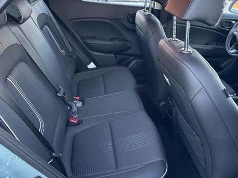 Used 2025 Hyundai Venue Limited image 13