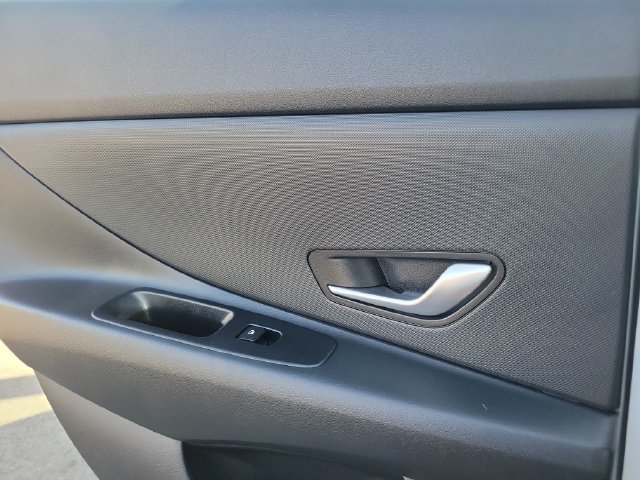 Used 2026 Hyundai Elantra SE FWD image 21